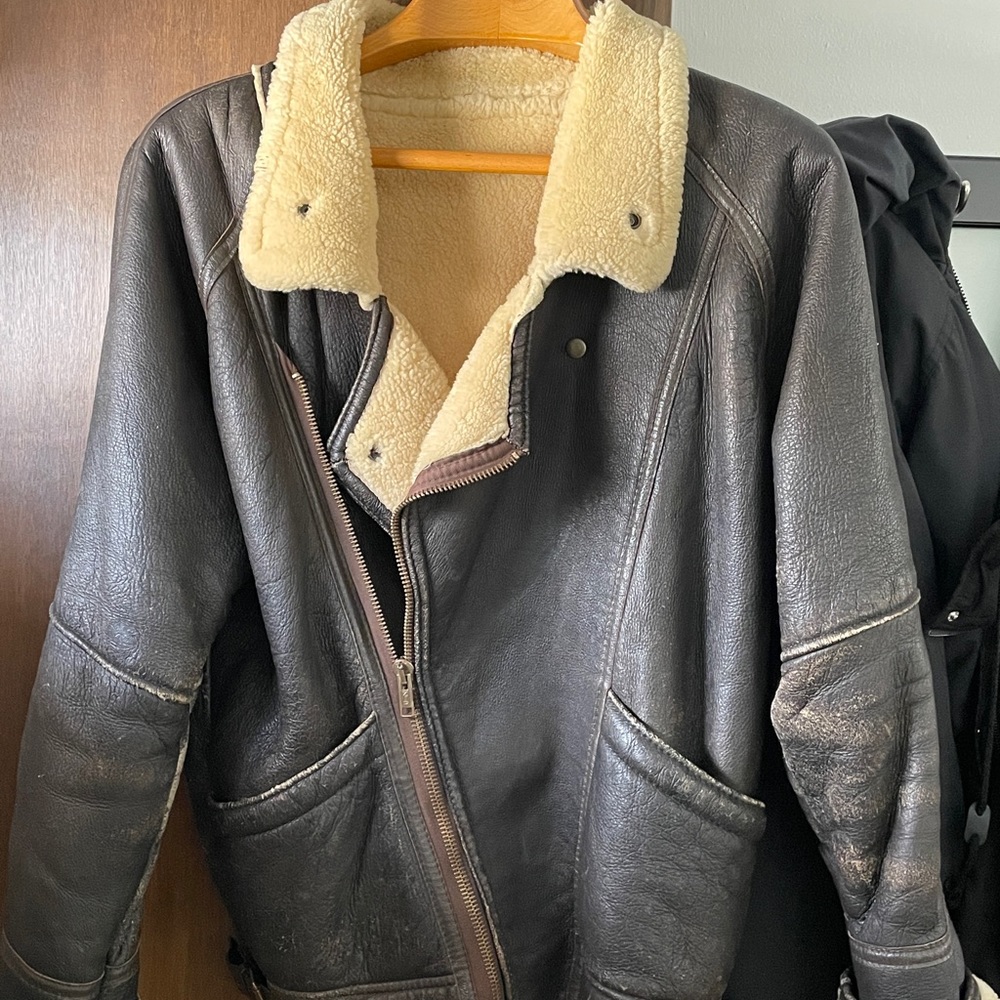 Beautiful soft genuine leather bomber jacket lined with English sheep’s wool!